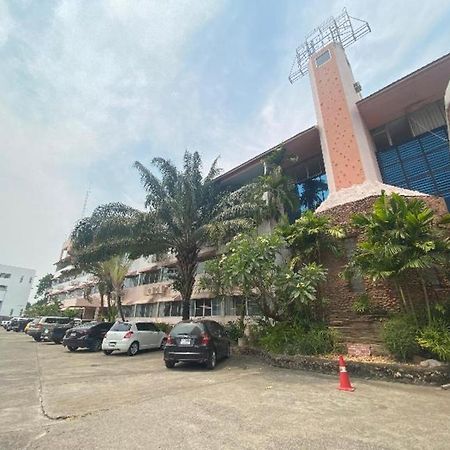Oyo 903 Madame Kim Hostel Lampang Buitenkant foto